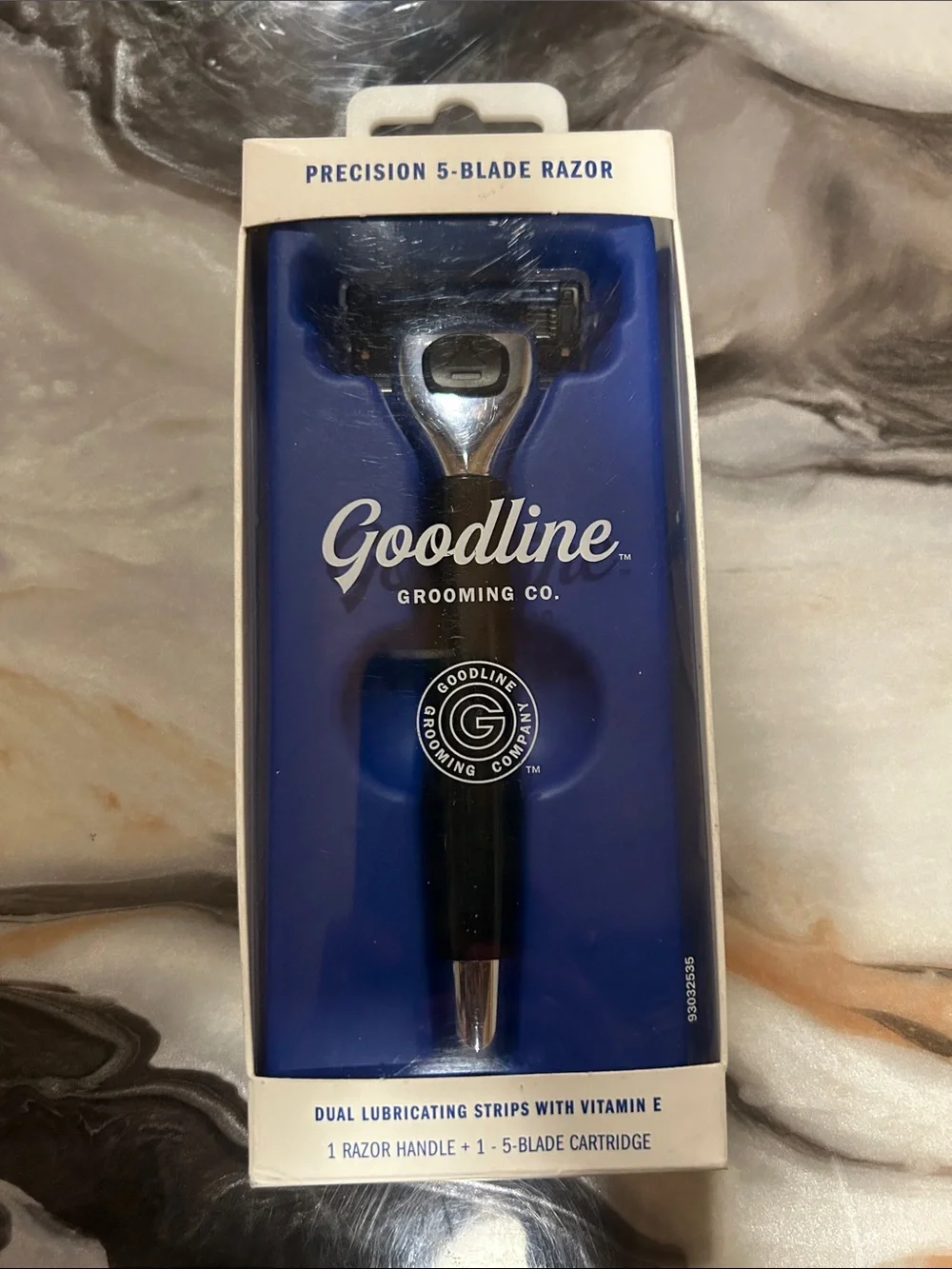 Men’s Bundle Razors and Head & Shoulders Clinical Itch Relief Scalp Mist